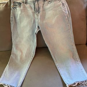 Gap girlfriend mid rise jeans distressed 33/16s
